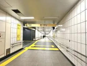 E1もしくはE2出入口を目指す