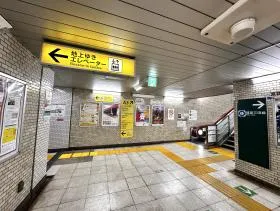 エレベーター口もしくはA3出入口を目指す（エレベーター口の方が近い。地上に出たら当ビルが見える）