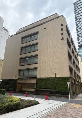 物産ビルの外観