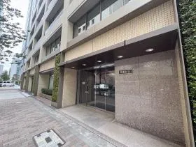 物産ビルの外観