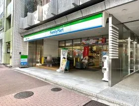 ファミリーマートを通過すれば当ビル着