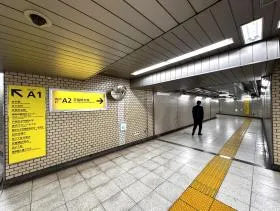 A2出入口を目指す