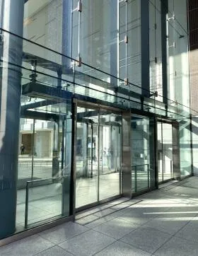 新宿フロントタワーの外観