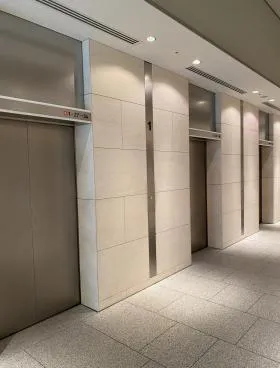 新宿フロントタワーの外観