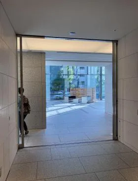 新宿フロントタワーの外観