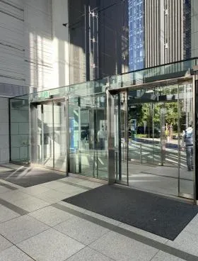 新宿フロントタワーの外観
