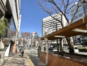 地上に出てそのまま直進すれば当ビル着（C6・C5出入口どちらも同じルート）