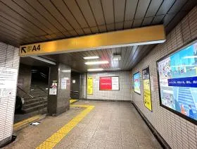 A4出入口を目指す
