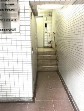 ヤシマ日本橋ビルの外観