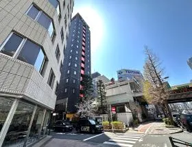 アパホテル側に曲がれば当ビル着