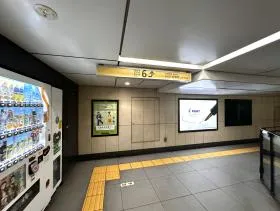 出入口6へ向かう