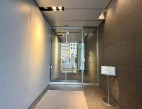 ラウンドクロス新宿の外観
