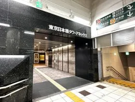 日本橋駅直結の東京日本橋タワーアネックスに入り、D3出入口を目指す