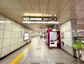 都営大江戸線「築地市場駅」