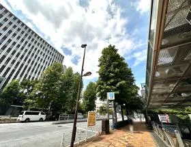 銀座方面へ直進する