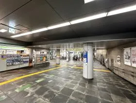 都営大江戸線「新宿西口駅」