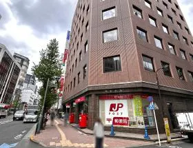 郵便局を通過する