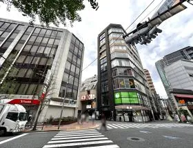 横断歩道で反対側に渡る