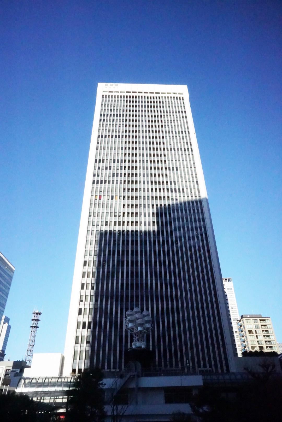 東京都港区赤坂1