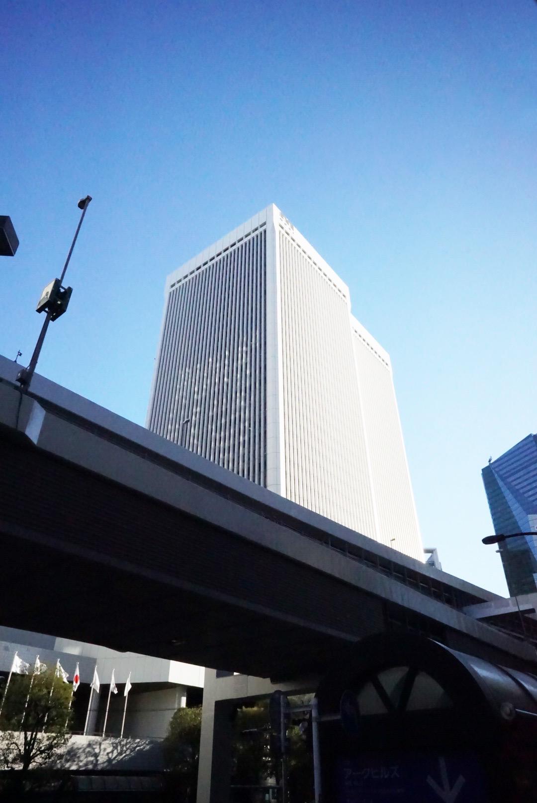 東京都港区赤坂1