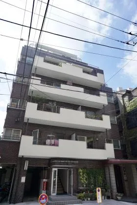 ブルジョン南青山の外観