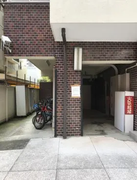 ブルジョン南青山の外観