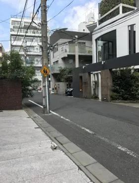 ブルジョン南青山の外観