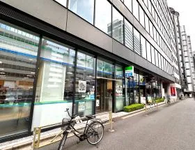 ファミリーマートを通過する
