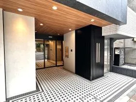 四谷三栄町スクエアの外観