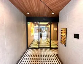 四谷三栄町スクエアの外観