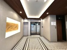 四谷三栄町スクエアの外観