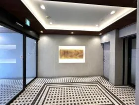 四谷三栄町スクエアの外観