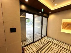 四谷三栄町スクエアの外観