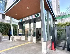出入口1（エスカレーター）も同じ道順