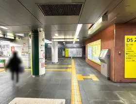 新宿西口駅（都営大江戸線）