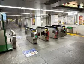 新宿西口駅（都営大江戸線）