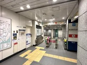 東京メトロ丸ノ内線「新宿御苑前駅」