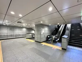 東京メトロ丸ノ内線「新宿御苑前駅」