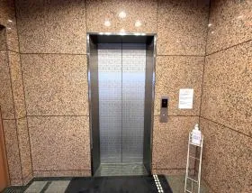 茅場町EKKビルの外観
