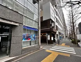 日比谷通り沿いを直進すれば当ビル着