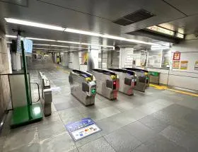 新宿西口駅（都営大江戸線）