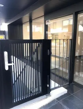 東和富ヶ谷(旧アビスト)ビルの外観