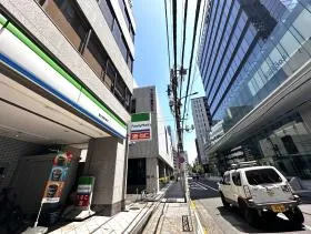 ファミリーマートを通過する