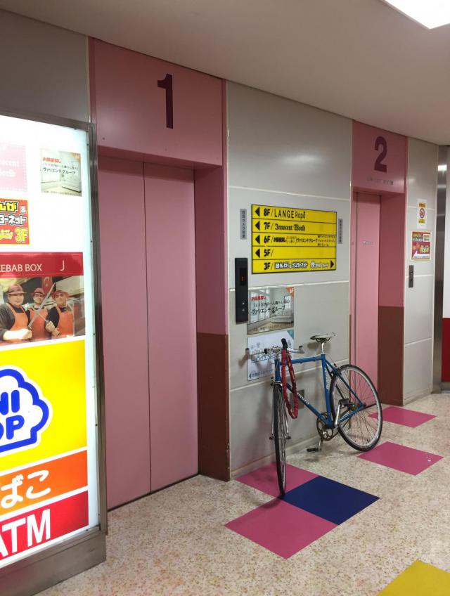 東京都渋谷区神宮前1