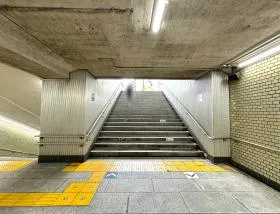 階段から上がる