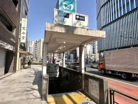B7出入口（地上）