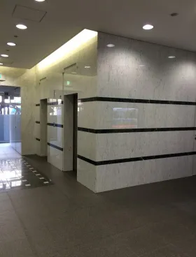 ファーレイーストビルの外観