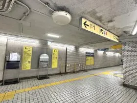 出入口1を目指す