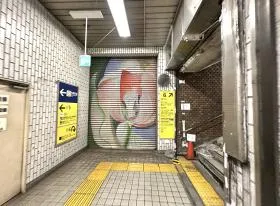 出入口6を目指す