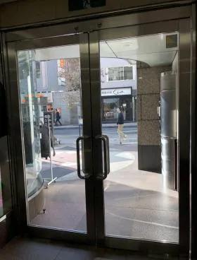 Totsu Biz Axis Akasaka(旧キーストーン赤坂)ビルの外観
